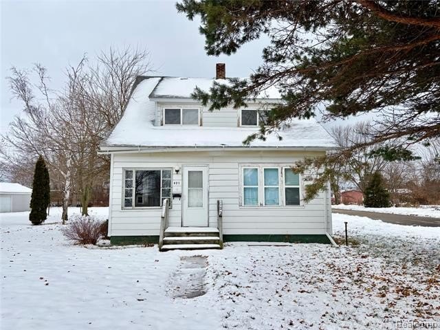 Situated on a spacious corner lot sits this 3-bedroom 1.5 bath - Beach Home for sale in Harbor Beach, Michigan on Beachhouse.com