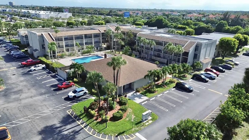 1 bedroom 1bath- Large- second floor condo- Freshly painted- - Beach Condo for sale in West Palm Beach, Florida on Beachhouse.com