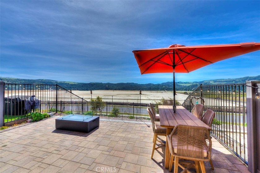 Welcome to 861 Cornelia Way in the highly desirable Rienda - Beach Townhome/Townhouse for sale in Rancho Mission Viejo, California on Beachhouse.com