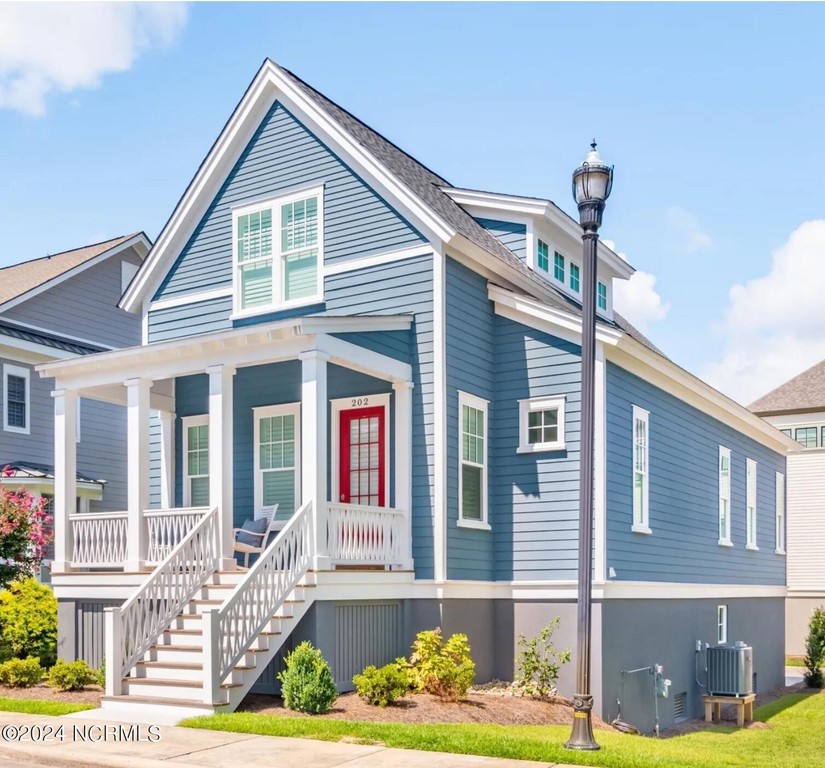 Coastal Elegance in the Heart of Washington's Historic District! - Beach Home for sale in Washington, North Carolina on Beachhouse.com