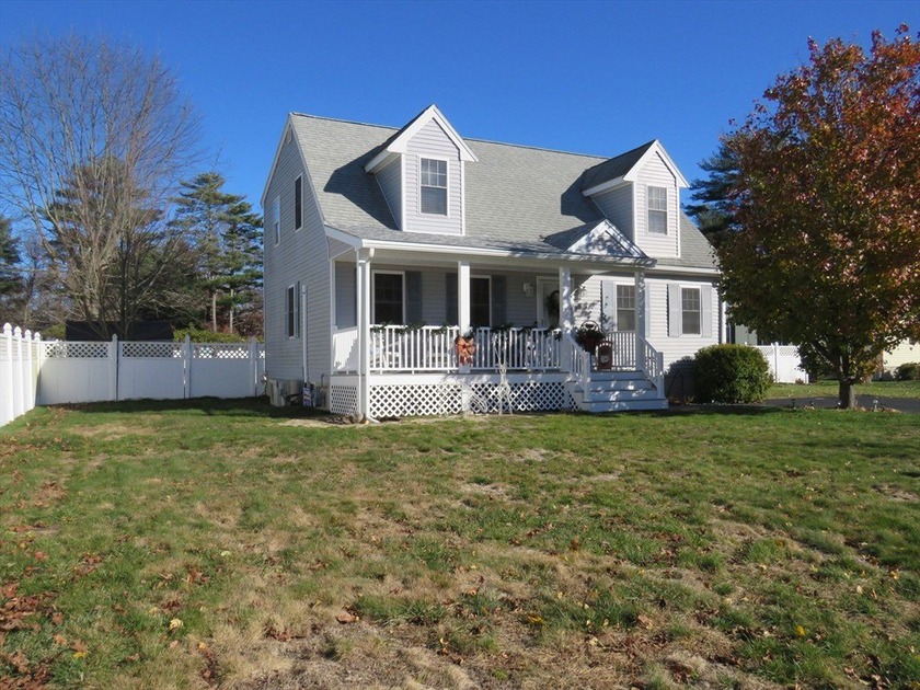 Welcome home! Picture perfect 3-bedroom 2 full bath dormered - Beach Home for sale in Wareham, Massachusetts on Beachhouse.com