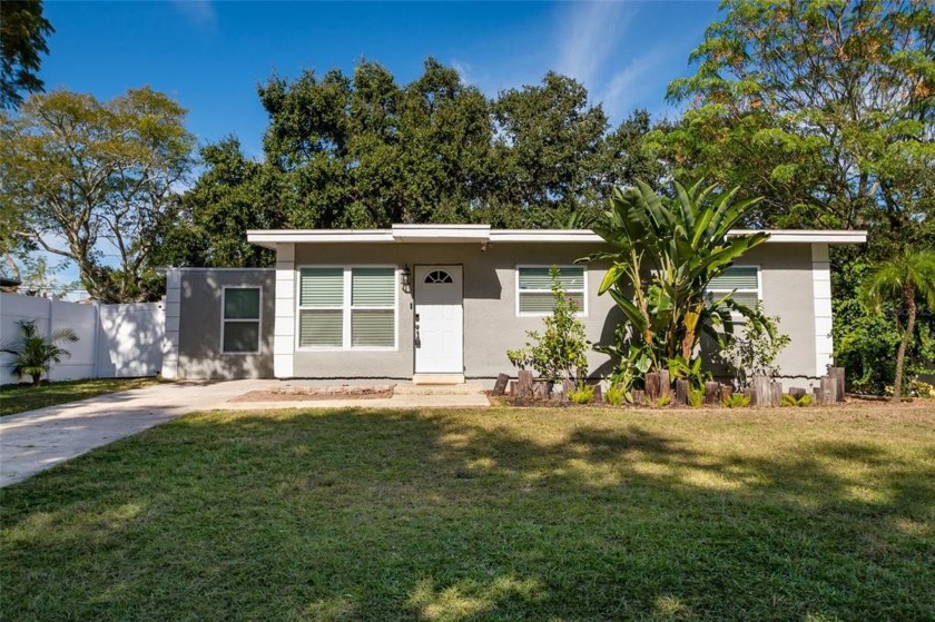 Absolutely gorgeous move in ready 3 bed/2 bath house in the city - Beach Home for sale in Clearwater, Florida on Beachhouse.com