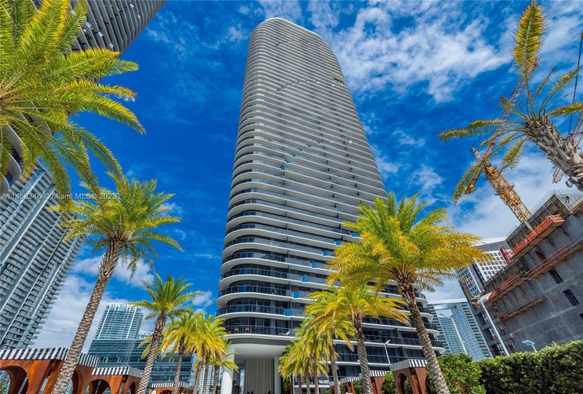 Biggest entertainment space in the 05 line! Previous owner has - Beach Condo for sale in Miami, Florida on Beachhouse.com