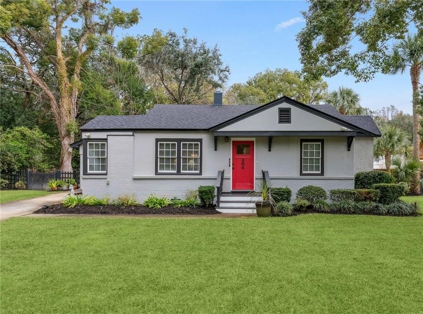 Coastal Elegance Meets Modern Luxury on St. Simons Island in - Beach Home for sale in Saint Simons, Georgia on Beachhouse.com