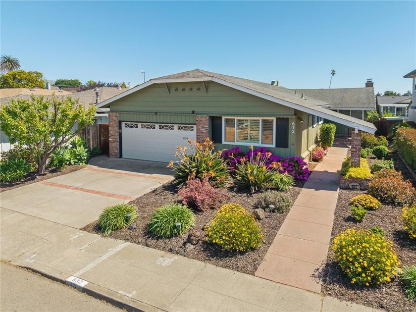 Nestled on a quiet cul-de-sac, this beautiful single-story - Beach Home for sale in Alameda, California on Beachhouse.com