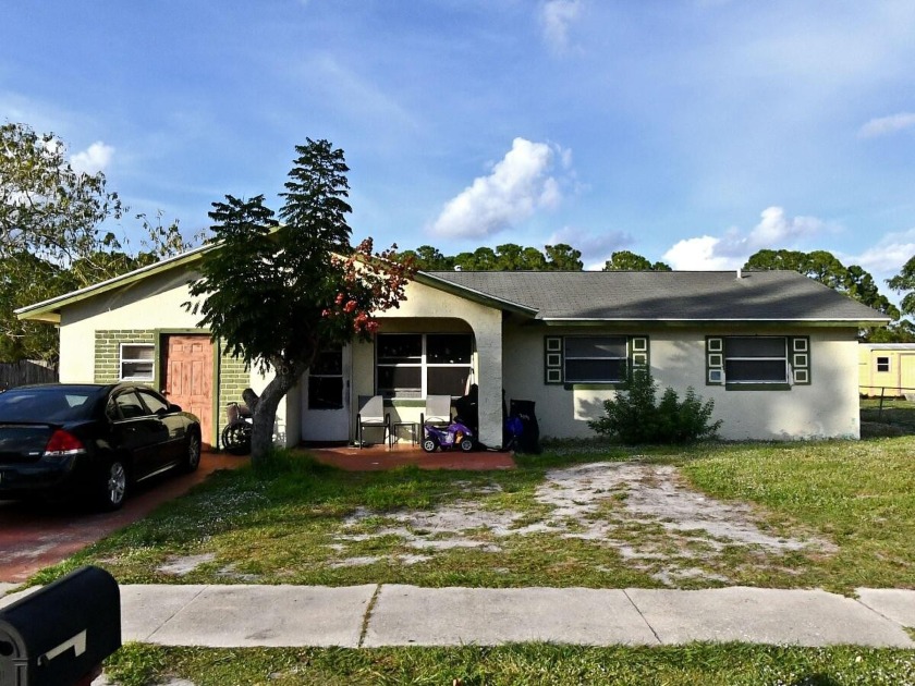 Discover this Fort Pierce gem boasting 3 bedrooms, convertible - Beach Home for sale in Fort Pierce, Florida on Beachhouse.com