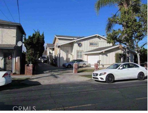 4 plex * Property * Centrally located, minutes away from Circle - Beach Home for sale in Long Beach, California on Beachhouse.com