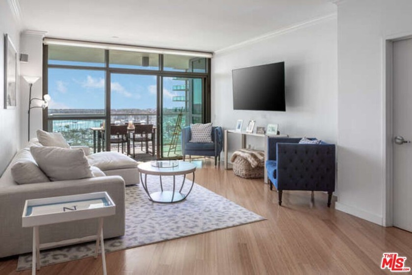 Sleek Two Bedroom, 2 bedroom, 2.5 bath residence with head-on - Beach Condo for sale in Marina Del Rey, California on Beachhouse.com