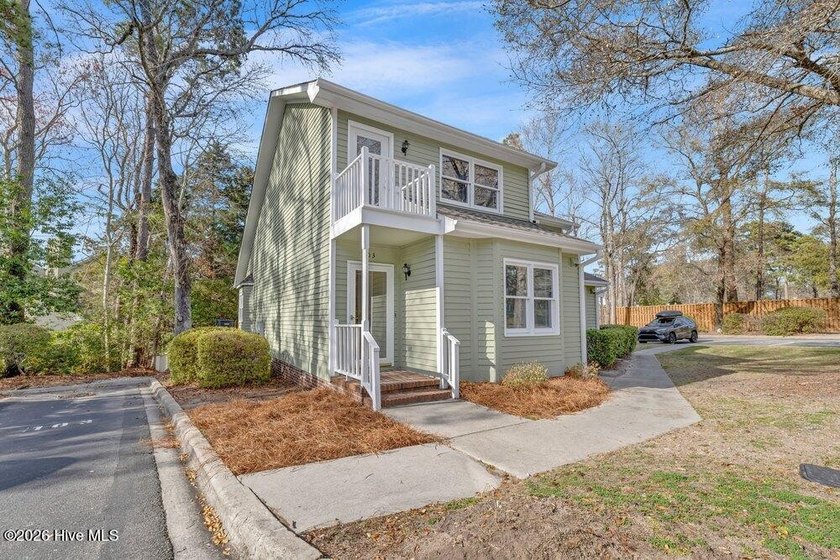 Rare move-in ready end-unit townhome just minutes from - Beach Townhome/Townhouse for sale in Wilmington, North Carolina on Beachhouse.com