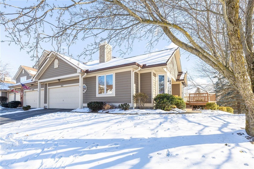 Welcome to this well maintained 3-bedroom, 3-bath ranch townhome - Beach Townhome/Townhouse for sale in Webster, New York on Beachhouse.com