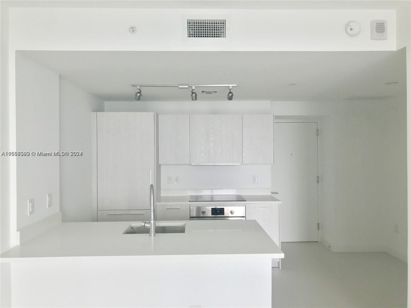 Beautiful & spacious 1 bed / 1.5 bath featuring water/city views - Beach Condo for sale in Miami, Florida on Beachhouse.com