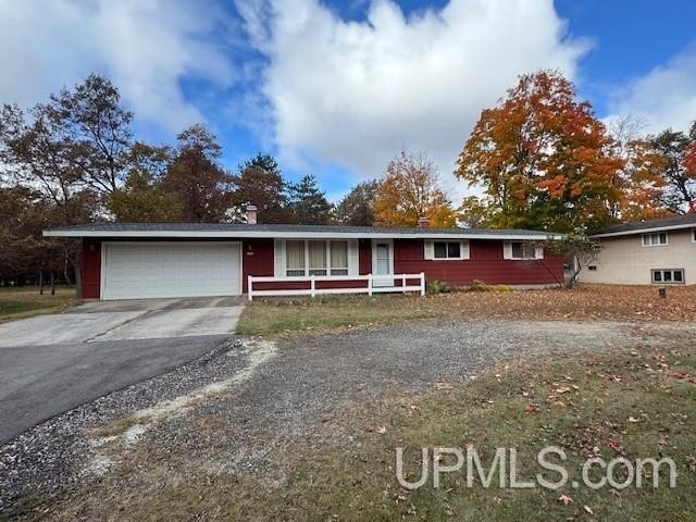 This three bedroom one and a half bath modular home offers a - Beach Home for sale in Gladstone, Michigan on Beachhouse.com