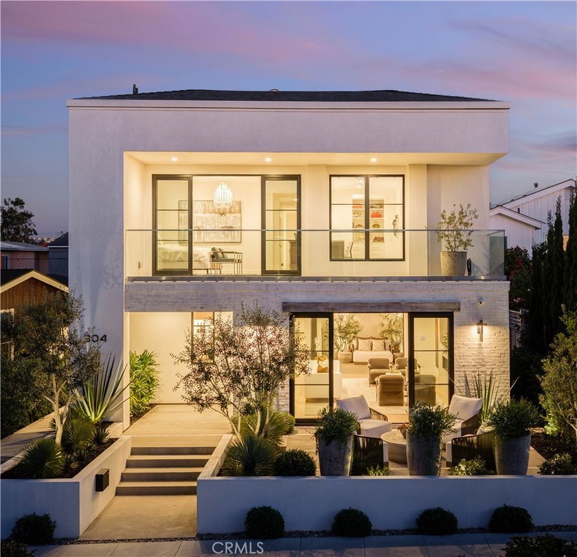Offered for the first time, this exceptional custom residence is - Beach Condo for sale in Corona Del Mar, California on Beachhouse.com