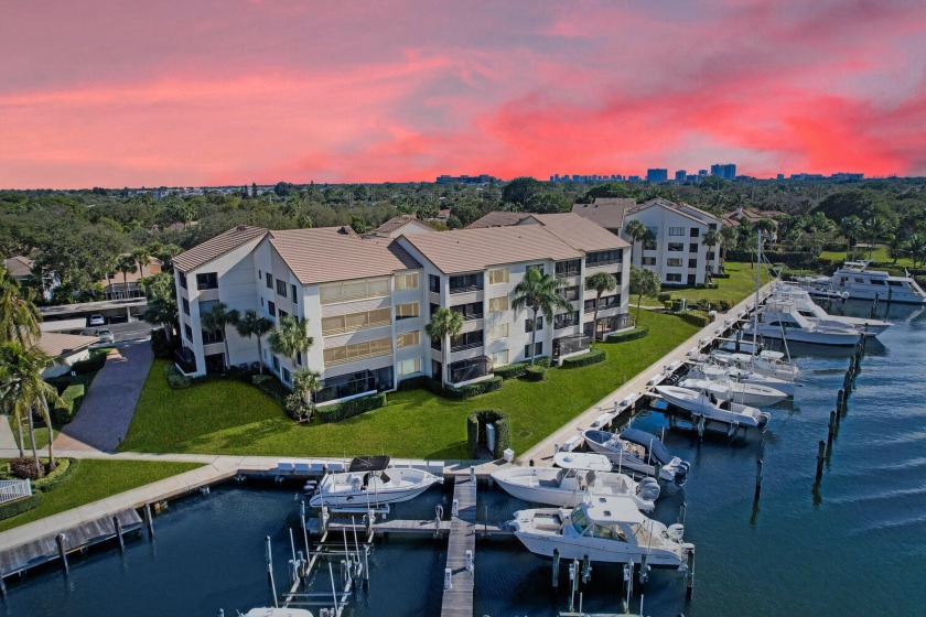 TOP 4TH FLOOR UNIT WITH REALLY GREAT, UNOBSTRUCTED, BEAUTIFUL - Beach Condo for sale in Juno Beach, Florida on Beachhouse.com