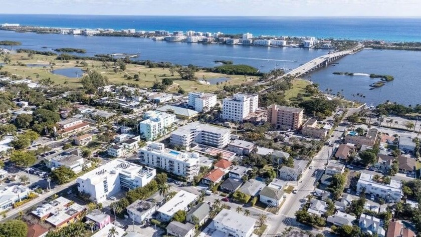 PENTHOUSE OPPORTUNITY!!!YOU TRULY WONT BELIEVE THE LIGHT AND - Beach Condo for sale in Lake Worth Beach, Florida on Beachhouse.com