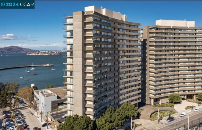 Rarely available unit in Russian Hill's premier waterfront - Beach Condo for sale in San Francisco, California on Beachhouse.com