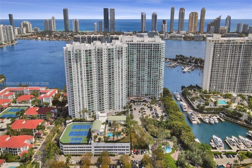 This 23rd-floor 2B/2.5B + a Den, condo offers 2,970 SF of - Beach Condo for sale in Aventura, Florida on Beachhouse.com