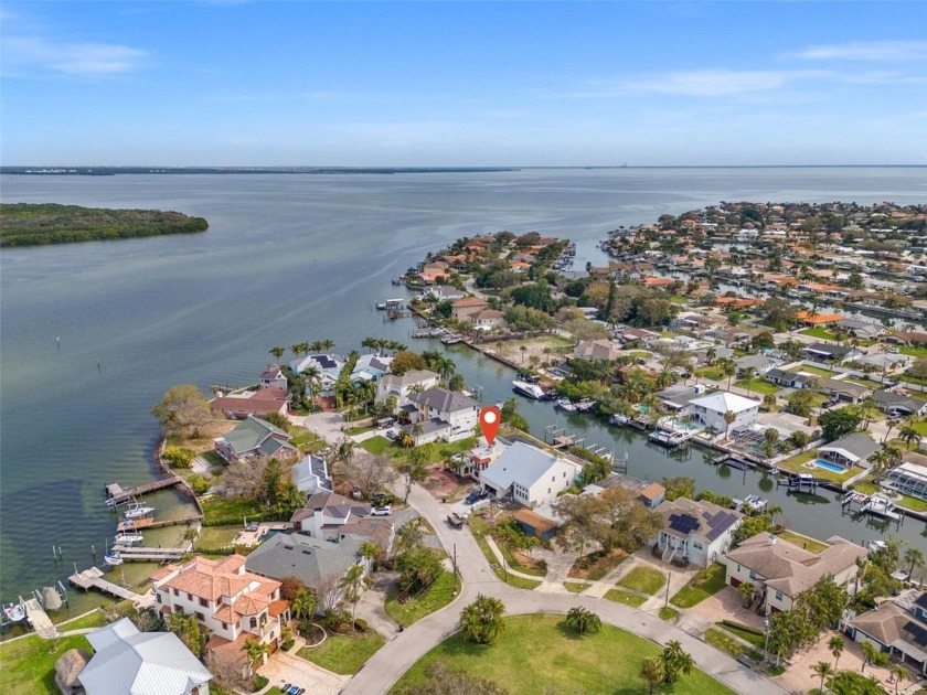 WATERFRONT OPPORTUNITY - PRIME 90' x 126' LOT IN ARROWHEAD - Beach Home for sale in St. Petersburg, Florida on Beachhouse.com