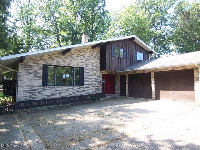 You'll have lots of room to roam in this spacious Euclid split - Beach Home for sale in Euclid, Ohio on Beachhouse.com