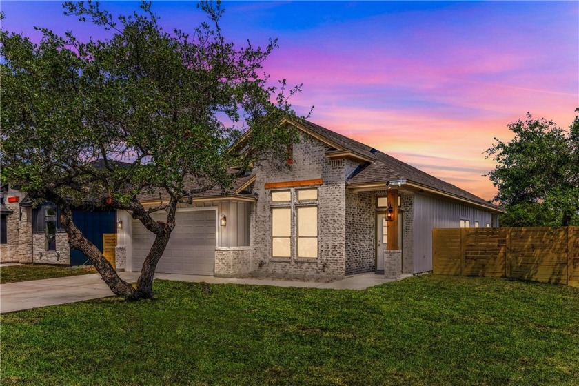 Welcome Home to 861 S. 8th St. 
Modern Farmhouse Elegance | - Beach Home for sale in Aransas Pass, Texas on Beachhouse.com
