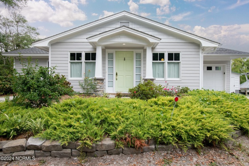 Charming Waterfront Home nestled among the native Live Oaks - Beach Home for sale in Harkers Island, North Carolina on Beachhouse.com