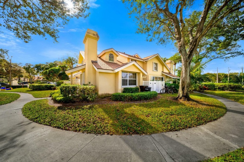 Come and take a look at this beautiful townhouse in Wellesley at - Beach Townhome/Townhouse for sale in West Palm Beach, Florida on Beachhouse.com