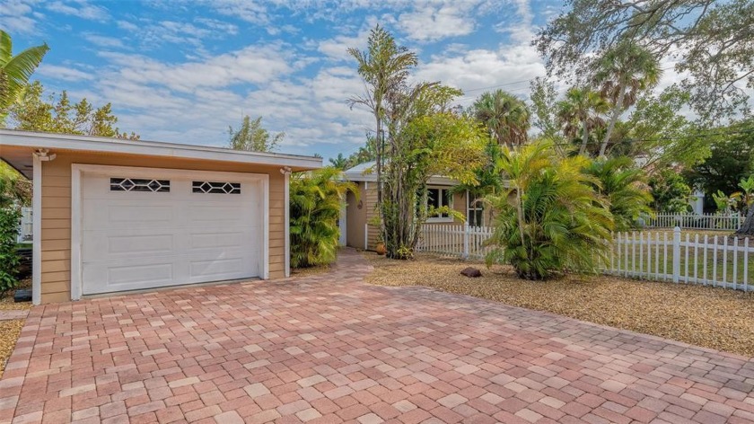 This 3,030 S.F. Canal Front, Pool home with a Bungalow feel is a - Beach Home for sale in Siesta Key, Florida on Beachhouse.com