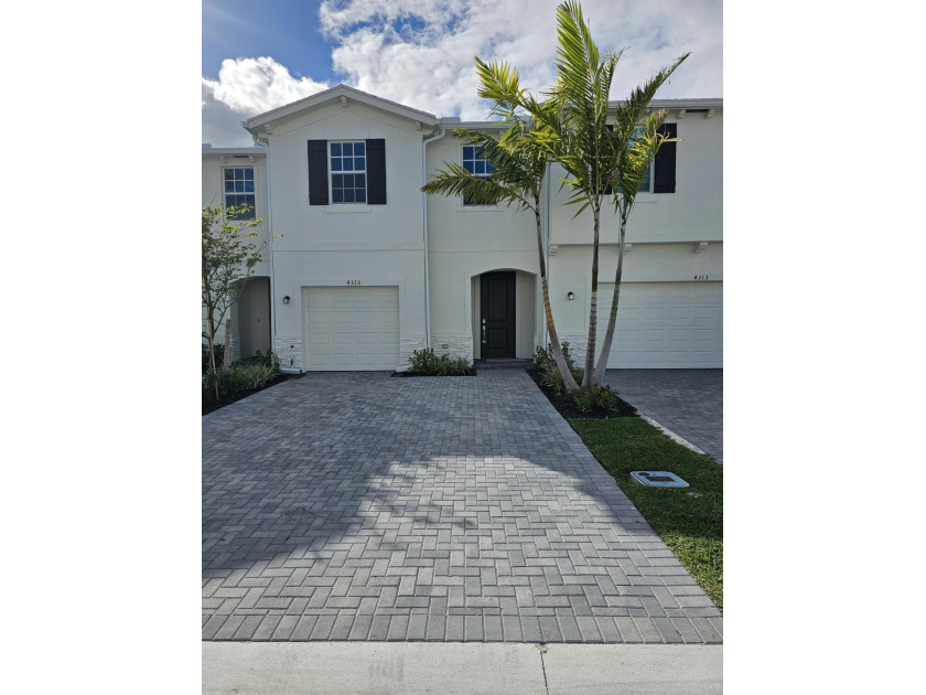 BRAND NEW NEVER LIVED IN 4 BED/2.5 BATHS, 1-CAR GARAGE + 2-CAR - Beach Townhome/Townhouse for sale in Lake Worth, Florida on Beachhouse.com