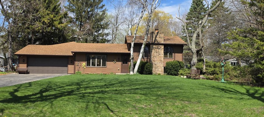 Your search is over! This gorgeous multi-level home is very - Beach Home for sale in Racine, Wisconsin on Beachhouse.com