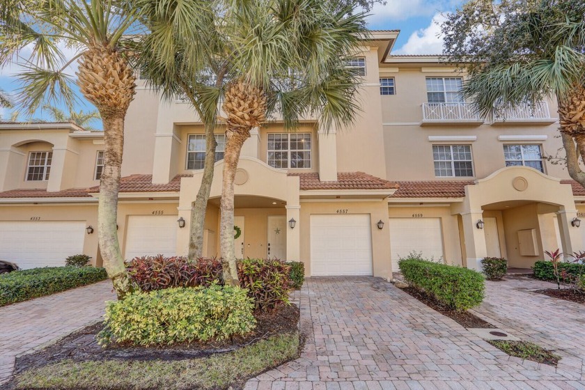 Great opportunity to live in the largest floorplan in Cielo with - Beach Townhome/Townhouse for sale in Palm Beach Gardens, Florida on Beachhouse.com