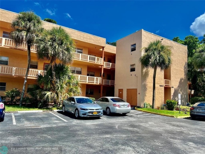 Well maintained 2/2 in 55+ community in Tamarac.  Remodeled - Beach Condo for sale in Tamarac, Florida on Beachhouse.com