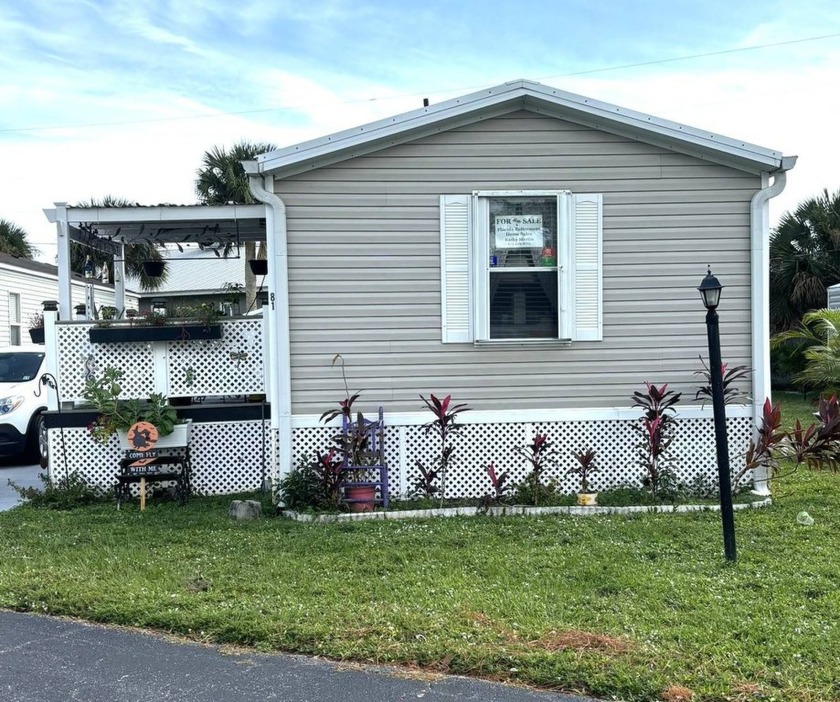 Step into a bright and open living space in this well-maintained - Beach Home for sale in Sebastian, Florida on Beachhouse.com