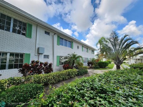 This immaculate 2-bedroom, 1-bathroom unit in the prestigious - Beach Condo for sale in Fort Lauderdale, Florida on Beachhouse.com