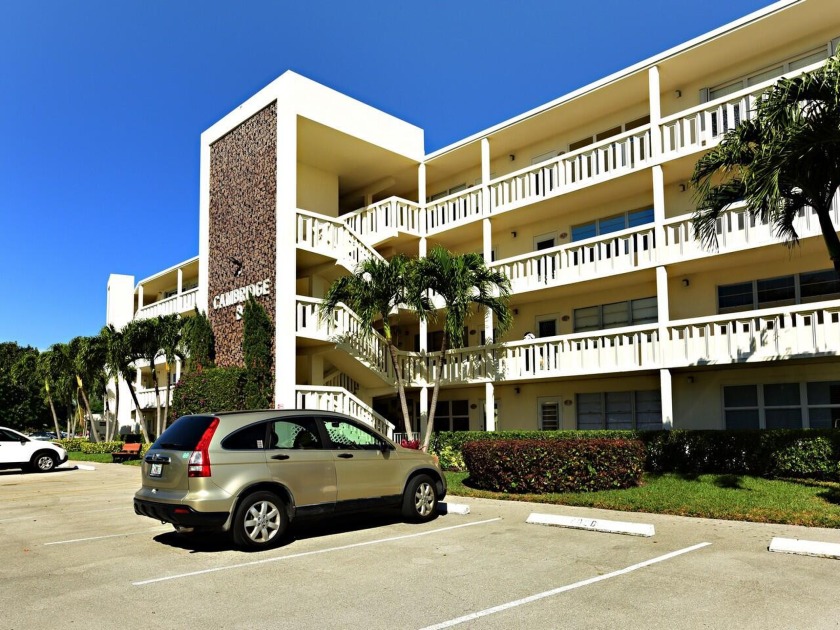 Welcome to this generously sized One Bedroom, 1.5Ba. Condo. in - Beach Condo for sale in Deerfield Beach, Florida on Beachhouse.com