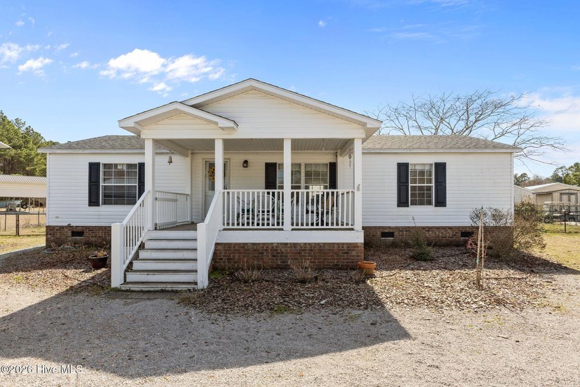 Very nice, well maintained double wide on a permanent foundation - Beach Home for sale in Cedar Point, North Carolina on Beachhouse.com