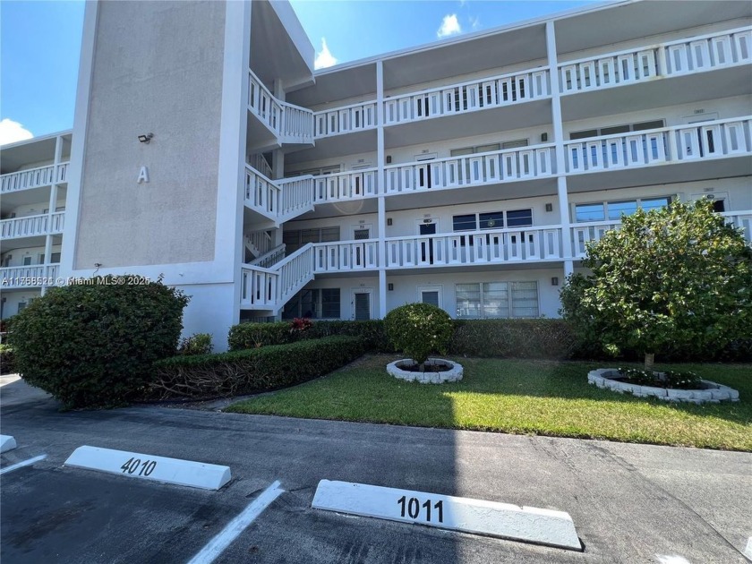 Great 1 Bedroom, 1.5 Bathroom Condo Located in the Heart of - Beach Condo for sale in Deerfield Beach, Florida on Beachhouse.com