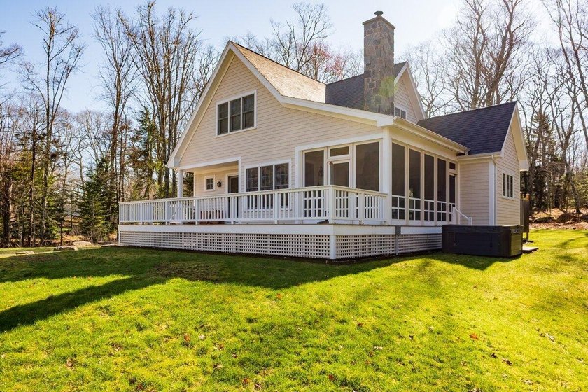 Wonderfully maintained 3 bedroom/2 bathroom contemporary home - Beach Home for sale in Bristol, Maine on Beachhouse.com
