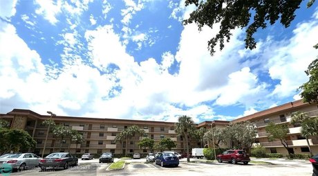 Charming 2/2 condo located on the ground floor with convenient - Beach Condo for sale in Tamarac, Florida on Beachhouse.com