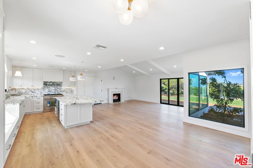 Beautifully remodeled ocean view contemporary ranch home in - Beach Home for sale in Malibu, California on Beachhouse.com