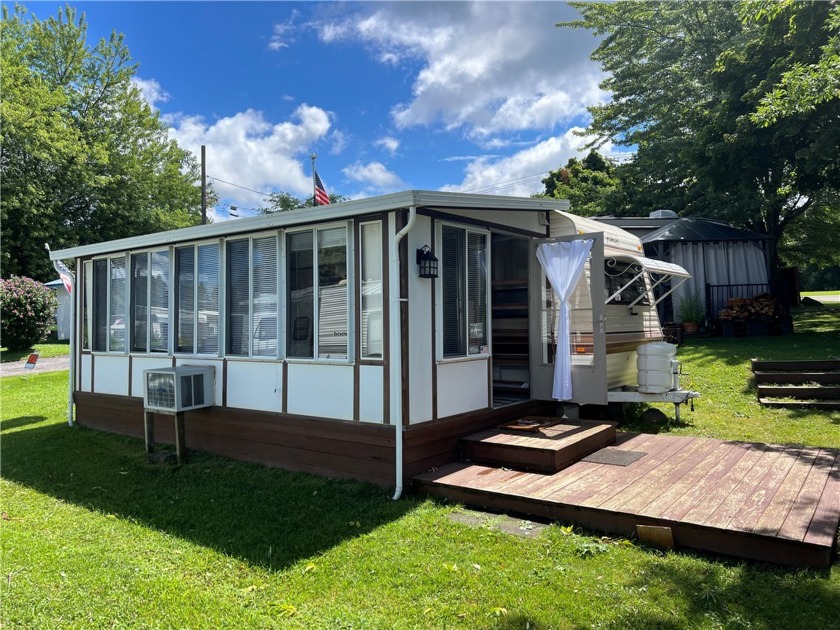 Well maintained 1987 Mobile Home with Sunroom, Deck and shed - Beach Home for sale in Sodus, New York on Beachhouse.com