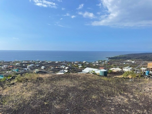 This great lot has panoramic ocean views. Driveway and building - Beach Lot for sale in Captain Cook, Hawaii on Beachhouse.com