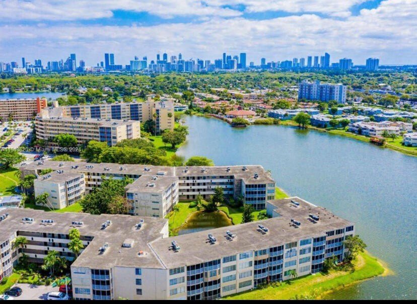 2 Bedroom 2 Bath 2 balconies, water front with a nice view, 2 - Beach Condo for sale in Miami, Florida on Beachhouse.com