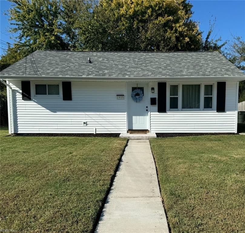 This charming starter home is situated mere minutes from Buckroe - Beach Home for sale in Hampton, Virginia on Beachhouse.com