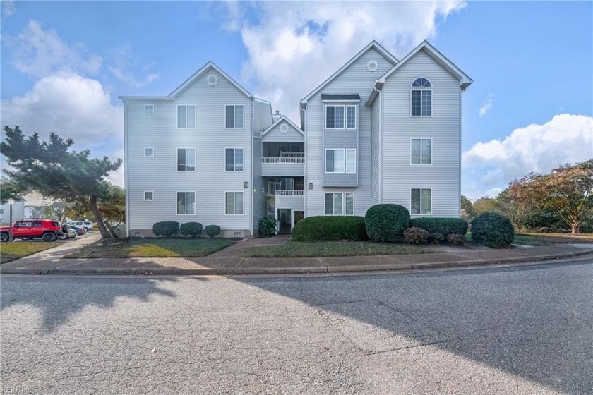 Experience luxury waterfront living in one of Hampton's premier - Beach Home for sale in Hampton, Virginia on Beachhouse.com