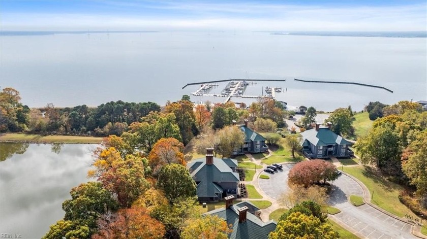 Welcome to this top-floor condo at the Kingsmill Resort, where - Beach Home for sale in Williamsburg, Virginia on Beachhouse.com