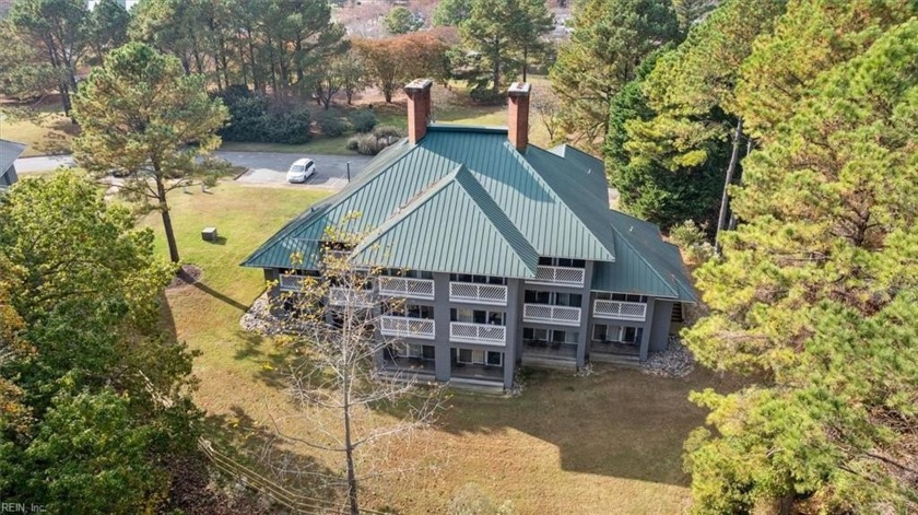 Welcome to this top-floor condo at the Kingsmill Resort, where - Beach Home for sale in Williamsburg, Virginia on Beachhouse.com