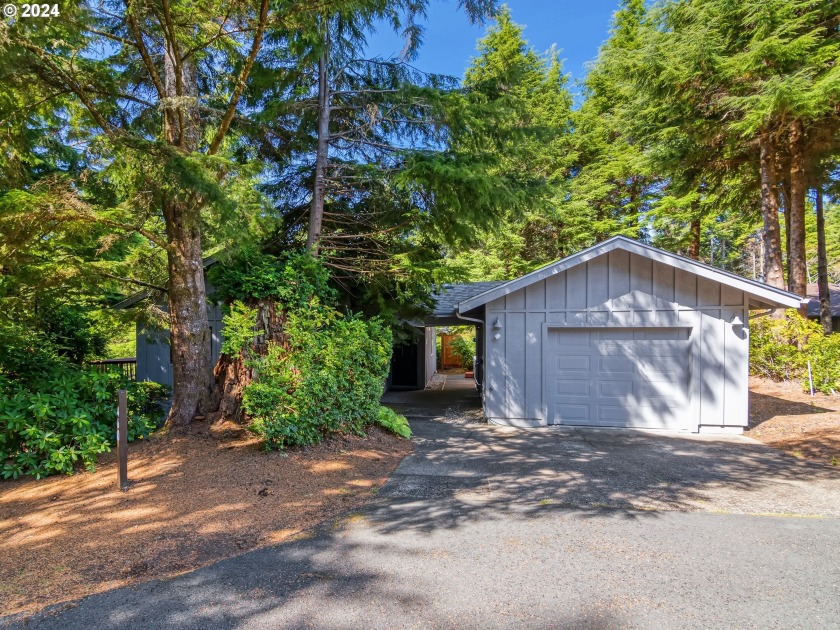 Grab a slice of Oregon Coast paradise in this stunning home - Beach Home for sale in Gleneden Beach, Oregon on Beachhouse.com