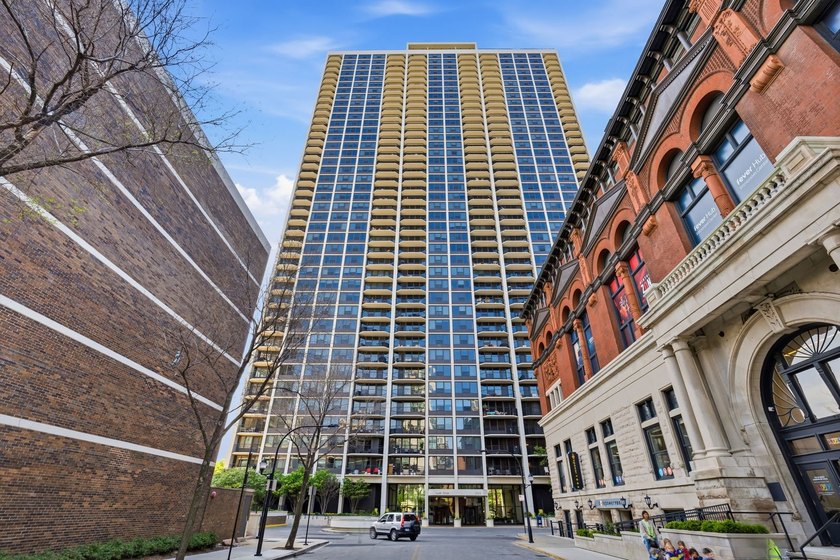 Prime Sandburg Village Location - 14th Floor Convertible Condo - Beach Condo for sale in Chicago, Illinois on Beachhouse.com