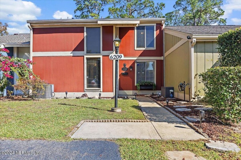 This beautiful two-story townhome off Southside Blvd has - Beach Condo for sale in Jacksonville, Florida on Beachhouse.com