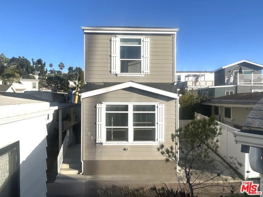 This stunning, new construction custom-designed, 2-story beach - Beach Home for sale in Pacific Palisades, California on Beachhouse.com